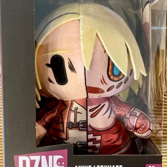 DZNR REINER BRAUN, ANNIE LEONHART, YOUNG-HEE All 3! *MAKE ME AN OFFER* - Picture 3 of 6